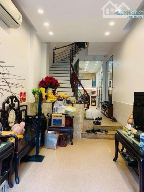 Mặt phố Trung Liệt Đống Đa trung tâm của Thái Hà thông sang Nguyễn Văn Tuyết