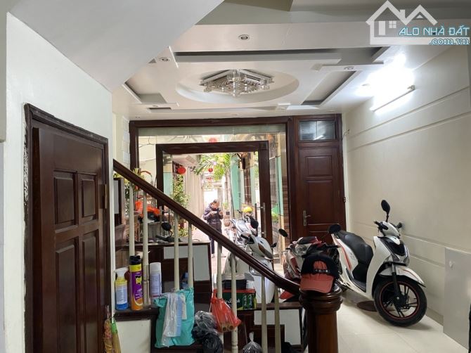 Bán nhà riêng Hoàng Hoa Thám, dân xây, lô góc, 10m ra oto tránh, 8.2 tỷ