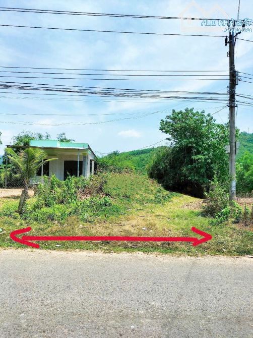 Mừng đại Lễ 30/4 Chủ kẹt tiền bán gấp lô đất  635.7m2 có 100m2 ONT, ngang 8m. Nằm ngay mặt