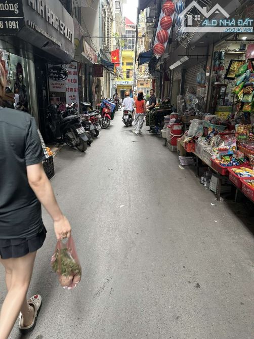 7,8 tỷ nhà mặt chợ kinh doanh ngõ thông ô tô ngã tư Khuất Duy Tiến  Q thanh xuân