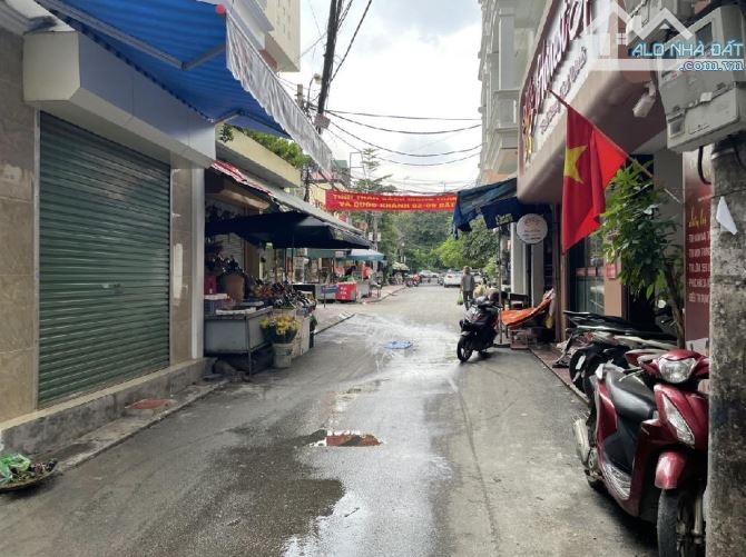 Thái Thịnh sát chợ oto tránh trước cửa ngõ thông tứ lung tung vừa ở vừa kinh doanh
