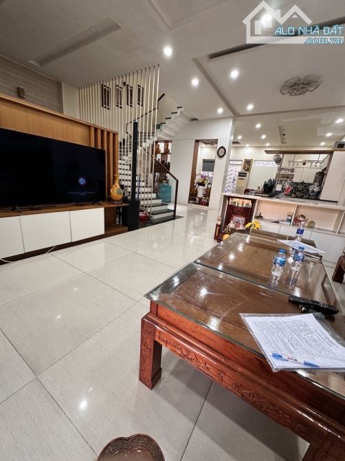 bán nhà Lê Thị Riêng, VỊ TRÍ ĐẸP, dt 164M2 × 3 TẦNG, MT 12M2, Thới An Quận 12, giá siêu rẻ
