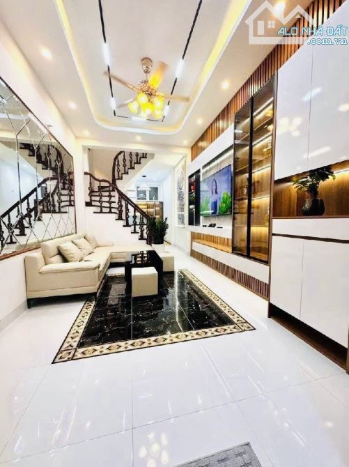 Nhà đẹp Cầu Giấy - 42m2 - Full nội thất trang trọng - hiếm trong phân khúc - Nhỉnh 8 tỷ