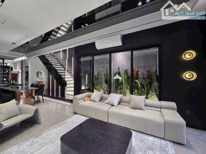 270m2 - NHỈNH 10tỷ - BÁN NHÀ CỔ LINH, LONG BIÊN- Pocher Đỗ Cửa - THANG MÁY