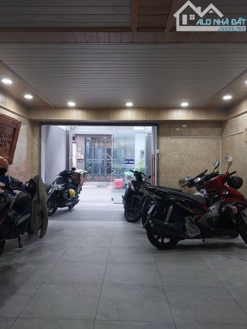 BÁN CHDV 6 TẦNG - CMT8 - PHƯỜNG 11 QUẬN 3 - 20 PHÒNG - 30 TỈ ĐỒNG