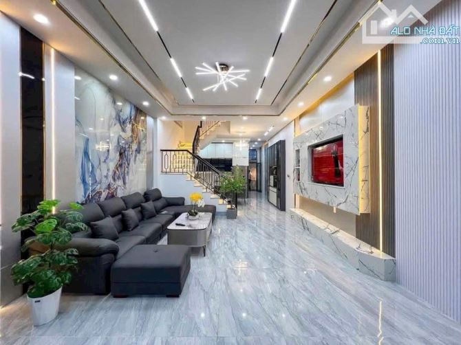 SIÊU RẺ -  BÁN NHÀ LONG BIÊN, LONG BIÊN  - 250m2 - NHỈNH 8tỷ - SÂN RỘNG