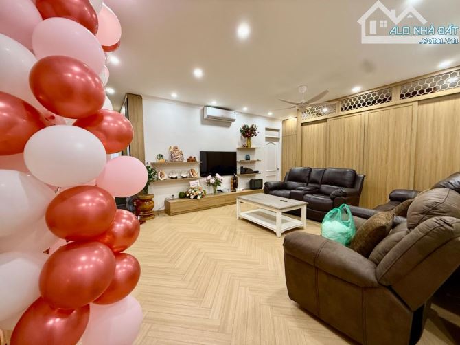 Bán căn hộ 131m2, 3 ngủ , KĐT Trung Hòa, 34T, Giá 10.4 tỷ