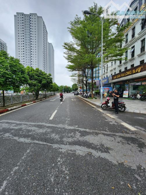 ⚜️ Mặt phố Mạc Thái Tổ, KĐT Nam Trung Yên, Cầu Giấy, 121m2 5T MT 23m,  Chỉ 70 Tỷ ⚜️
