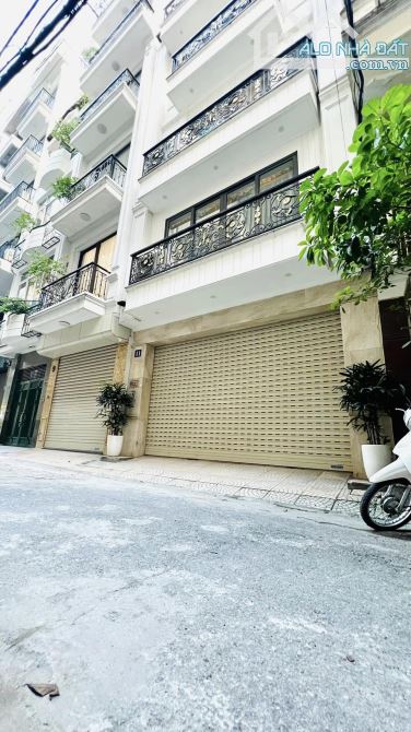 ⚜️ Phân Lô Sát Phố Ô tô tránh Hào Nam, Đống Đa, 65m2 8T Thang máy MT 5.6m, Chỉ 28.5 Tỷ ⚜️