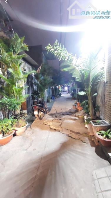 BÁN GẤP NHÀ 2 MẶT HẺM ĐƯỜNG NGUYỄN VĂN QUÁ,ĐHT Q12,2 TẦNG, 48M2. GIÁ CHỈ 4 Ty TL