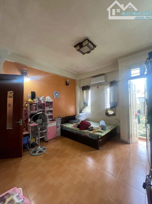 Bán nhà phố Đội Cấn - 25m2 - gần phố,oto đỗ cựa - ngõ thông,thoáng - 5,2 tỷ