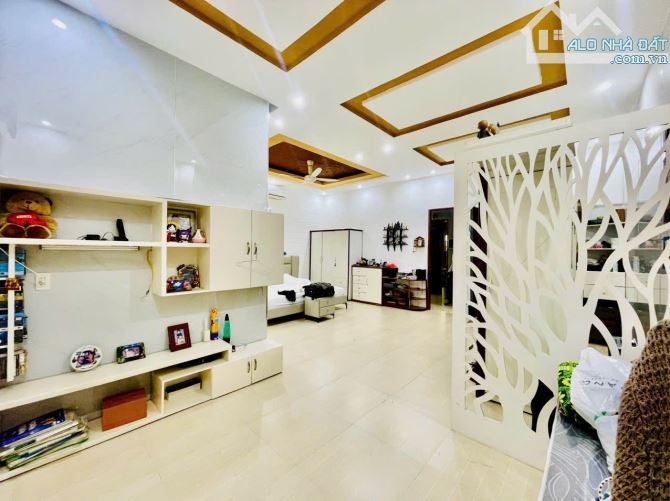 Biệt Thự 270m 10x30m Hẻm Vip Trường Sơn-Sân Bay Tân Sơn Nhất-Nhà Ga T3-Nhà 3 Lầu Mới 500m2 - 10