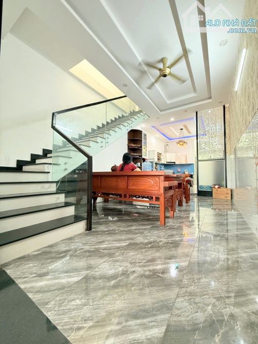 Nhà 2 tầng  lê phong Tân bình tp dĩ an  dt 70m - 10