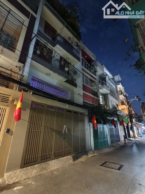 Siêu phẩm 5.5 x 15 , vuông xây bề thế 1 đời chủ tự xây - 1