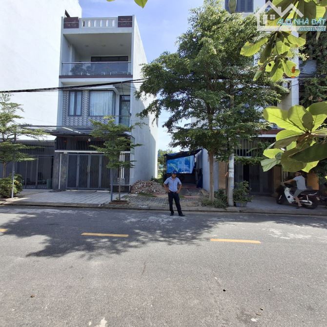 ĐẤT ĐẸP TT SƠN TRÀ – CÁCH BIỂN 300M – KINH DOANH TỐT – GIÁ CHỈ 9 TỶ 90M2 NGANG 5M - 1