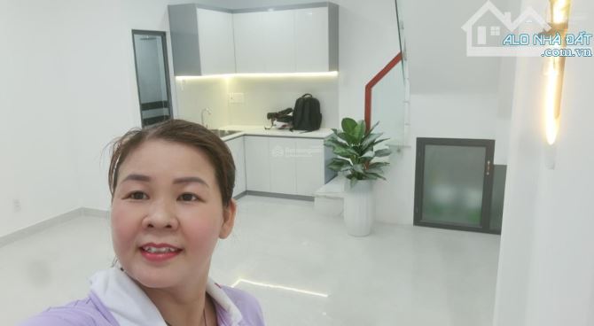 BÁN NHÀ HƯNG PHÚ QUẬN 8- NGANG 4.2M - 4 TẦNG BTCT KIÊN CÓ 1 BƯỚC RA MẶT TIỀN - NHỈNH 4 TỶ - 1