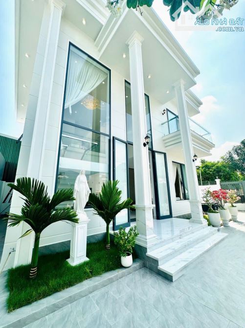 Căn góc biệt thự phong cách Châu Âu mặt đường 13 tại Phước Đồng - 1