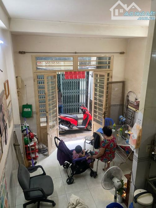 Căn nhà hẻm đường Bà Hạt phường 4 Quận 10 . Diện tích : 22m2 . Giá : 4,8 tỷ - 1