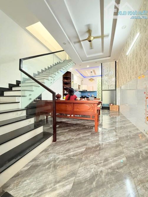 Nhà 2 tầng  lê phong Tân bình tp dĩ an  dt 70m - 1