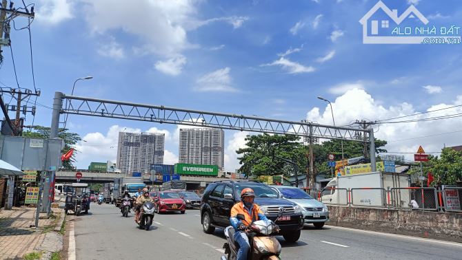 CẦN BÁN NHÀ MỚI Ở NGAY, GARA Ô TÔ NGỦ TRONG NHÀ, CẠNH QUỐC LỘ 1K, LINH XUÂN CHỈ HƠN 5 TỶ - 1