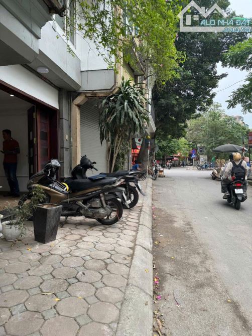 Nhỉnh 12 tỷ ô tô Tránh Nhau . 6 Tầng Thang Máy , Vỉa Hè Đá Bóng Tại trung Tâm Quận Đống Đa - 1