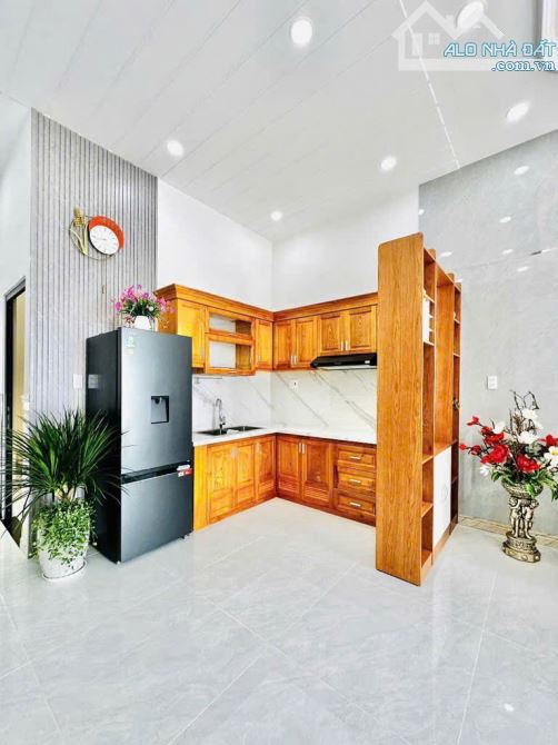Gần Emart 2 - Hẽm xe hơi - nhỉnh 3 tỷ DT56m2 - Ngang 4m - Sổ vuông A4 - 1