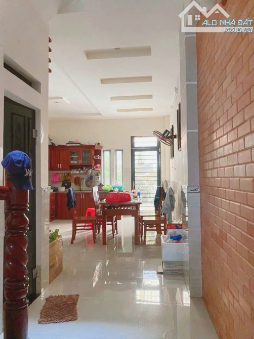 Bán Nhà Mặt Tiền Gần Nhà Thờ Tân Hương – 2 Tầng Đẹp Lung Linh – Sổ Riêng, Giá Mềm! - 1