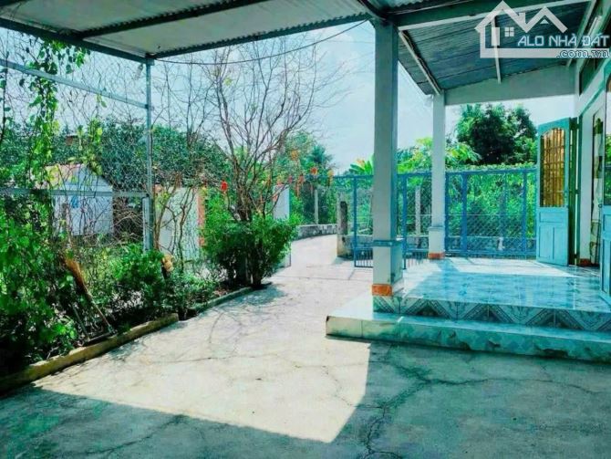 Cần tiền về quê nên bán gấp nhà xã Bình Hòa 1 xẹc cách ngã 3 Cây Dương ( dt 768 ) chỉ 500m - 1