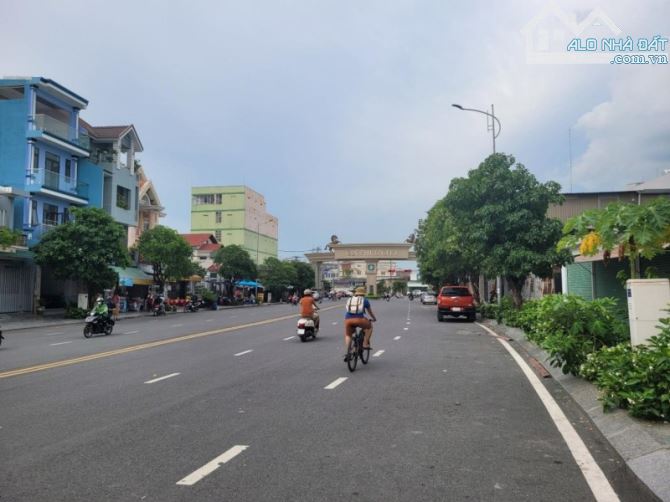 Bệt thự đẹp hiếm có khu vạn phúc – sân đậu 3 ô tô – shr – chỉ 27,5 tỷ - 1