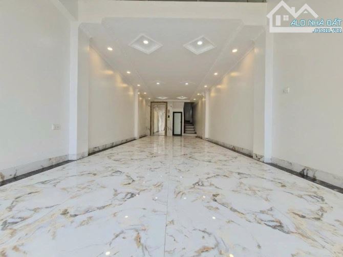- Bán nhà đường Trung Kính, sát phố, nội thất xịn sò, 39m2, 8.8 tỷ. - 1
