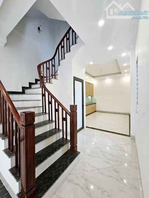 Nhà xây mới phúc lợi 5tầng  long biên  32m2  giao thông thuận lợi - 1