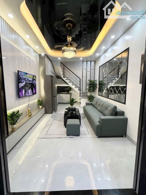 - Bán nhà đường Trung Kính, sát phố, nội thất xịn sò, 42m2, 9 tỷ. - 1