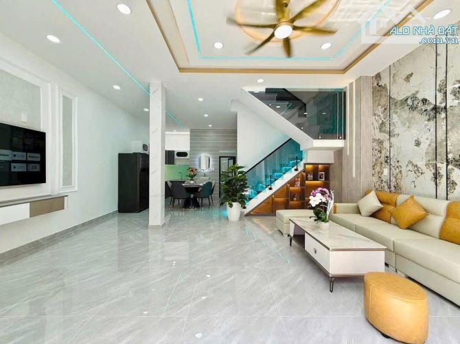 Đi nước ngoài định cư bán gấp nhà ở đường Thạch Thị Thanh, phường Tân Định, quận 1, giá 2 - 1