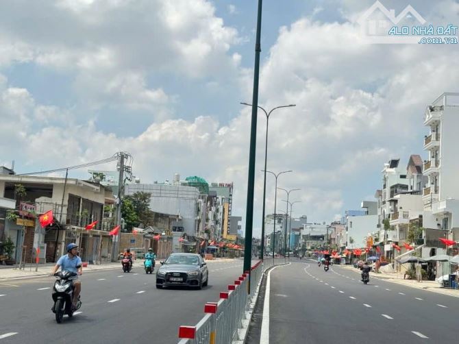 Bán nhà MTKD đường 32M Dương Quảng Hàm ngang 5m 100M² KD đa ngành 23.2 tỷ 

Mô tả - 1
