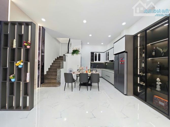 Mặt tiền kd đa nghành - 5 tầng 7pn - gấp bán 7,9 tỷ tl. - 1