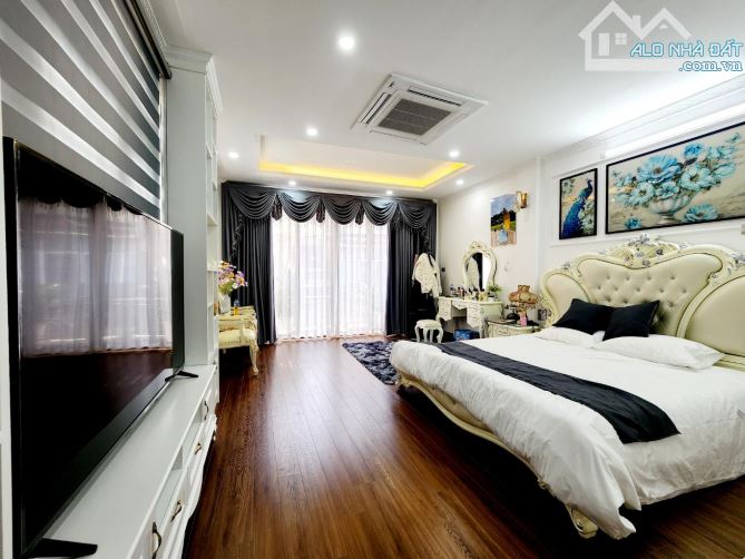 BÁN TÒA NHÀ VĂN PHÒNG LÔ GÓC 3 MẶT THOÁNG 200 M2-9 T - MT 15 M-150 TỶ CẦU GIẤY - 1