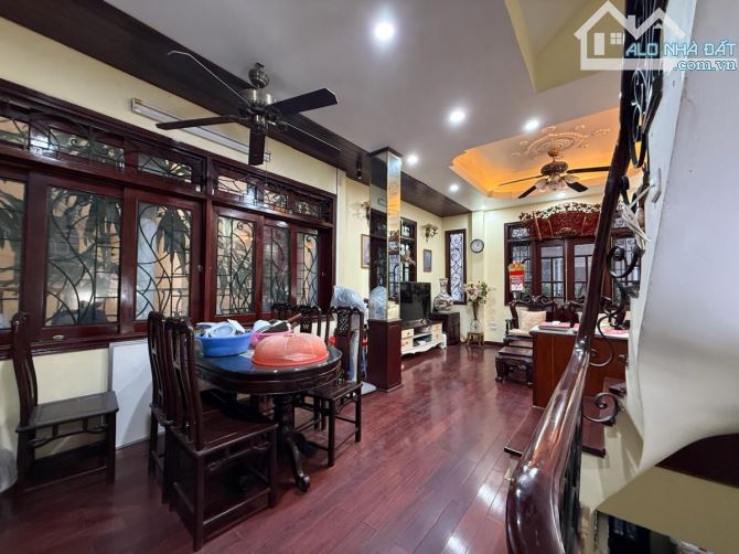 NHÀ 5T PHÂN LÔ CỰC VIP PHỐ TRẦN QUỐC HOÀN CẦU GIẤY 3 THOÁNG ÔTÔ TRÁNH 55M2 MT 9.7M 18 TỶ - 1