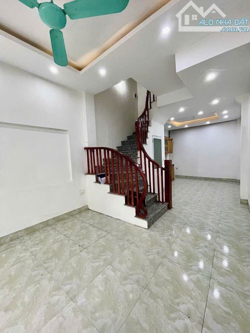 🔥 Tầm tiền hiếm – Nhà đẹp ở ngay – Ngõ 3 gác – Cách ô tô chỉ 30m – , 35 m2 giá chỉ 5,2 tỷ - 1