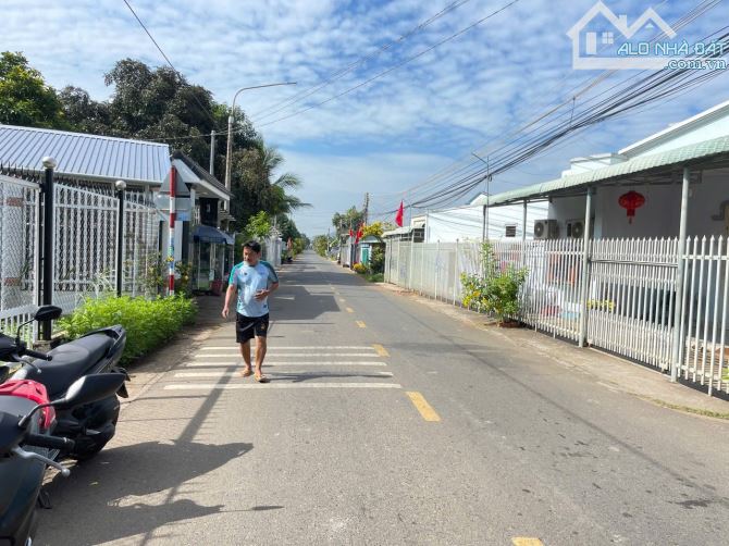 MỘT LÔ ĐẤT LÀM BIỆT THỰ NHÀ VƯỜN , mặt tiền kinh doanh buôn ban sầm uất.  Dt 410 m đã có s - 1
