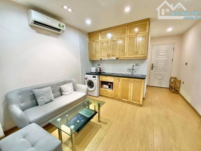 Căn hộ 1k1n full đồ, ban công thoáng, oto đỗ cửa, nhà ngõ 35 Đặng Thai Mai, Tây Hồ 42m2 - 1