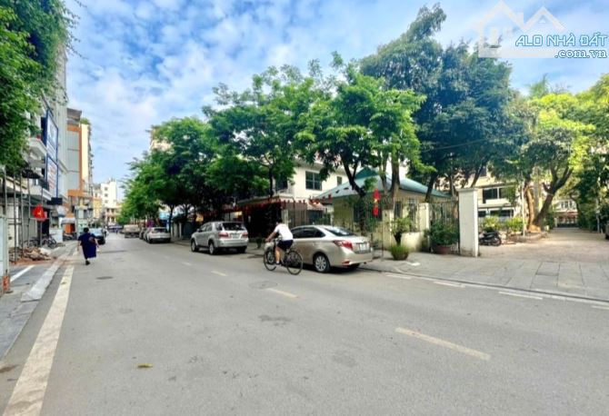 Bán biệt thự sân vườn phố Võng Thị Tây Hồ 152m2 nhỉnh 30 tỷ gần kề Hồ Tây - 1