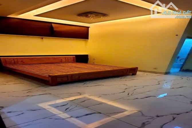 Bán gấp ở ngay, nhà 4 tầng, hẻm 2 xe hơi tránh nhau, Yên Thế, sát Sân Bay ! - 1