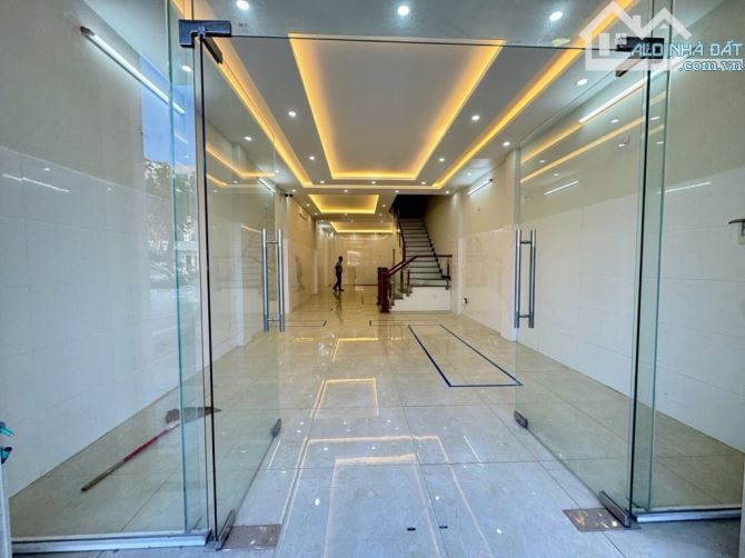 BÁN NHÀ 3 TẦNG MƠI ĐẸP TRỤC CHÍNH NGUYỄN PHƯỚC LAN ,HOÀ XUÂN, MỞ MẮT LÀ THẤY TIỀN - 1