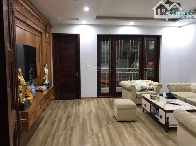 Cho Thuê Nhà Riêng Biệt 6 Tầng Mặt Tiền Siêu Rộng 18m, Võng Thị - Tây Hồ! - 1