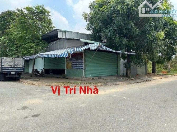 Bán đất+3 căn nhà Hoàng Long thị trấn Bến Lức Long An - 1