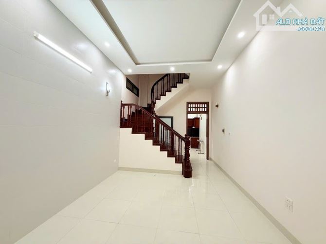 Bán Giảm Giá Nhà Phố Nguyễn Ngọc Vũ Ô tô đỗ cửa 60m x 5 Tầng, Mặt tiền 4m, 16 Tỷ 2. - 1