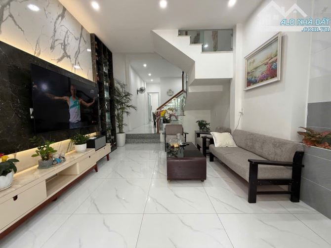 SIÊU HOT, NHÀ 2 TẦNG FULL NỘI THẤT TUYỆT ĐẸP- TT QUẬN HẢI - TP ĐÀ NẴNG-GIÁ NHỈNH 4 TỶ - 1