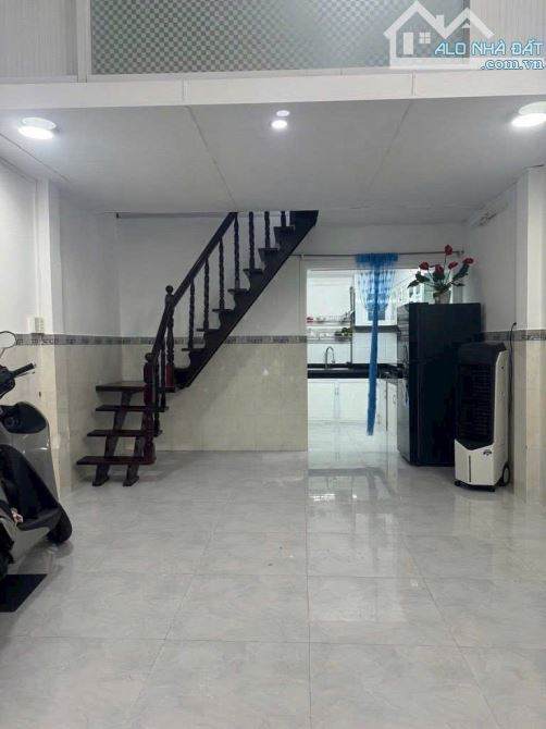 Hẻm 4m thông ngay Phú Thọ Hoà, 40m2, 2 tầng, chỉ 4.5 tỷ - 1