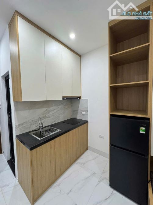 Cho Thuê CCMN Ngõ 16 Nguyễn Phúc Lai Đống Đa 20m2 Studio Cửa Sổ Ban Công Thang Máy Gần Chợ - 1