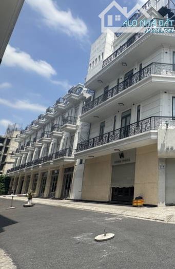 BÁN NHÀ PHỐ LIỀN KỀ SANG TRỌNG MẶT TIỀN TRỊNH ĐÌNH TRỌNG TÂN PHÚ 11.35 TỶ - 1